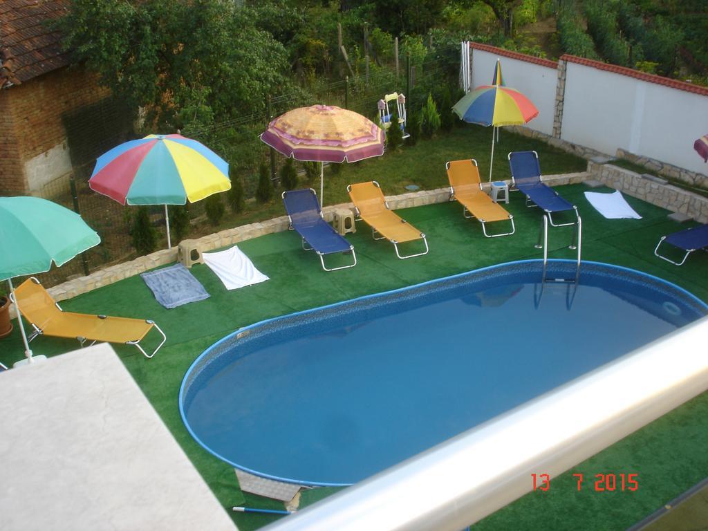 Guest House Camellia Berkovitsa Buitenkant foto