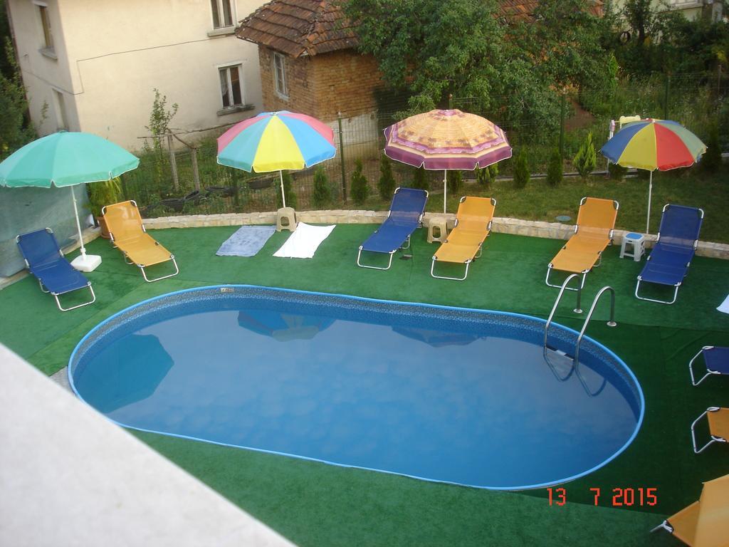 Guest House Camellia Berkovitsa Buitenkant foto