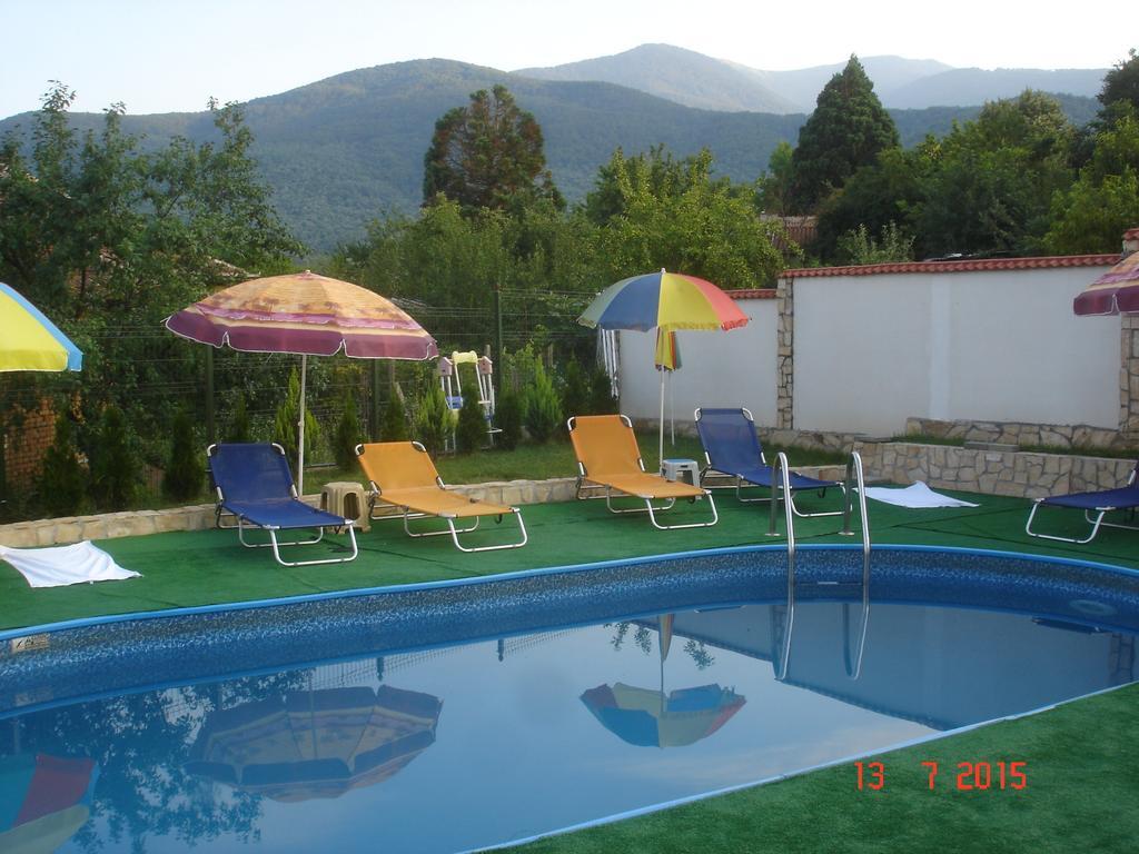Guest House Camellia Berkovitsa Buitenkant foto