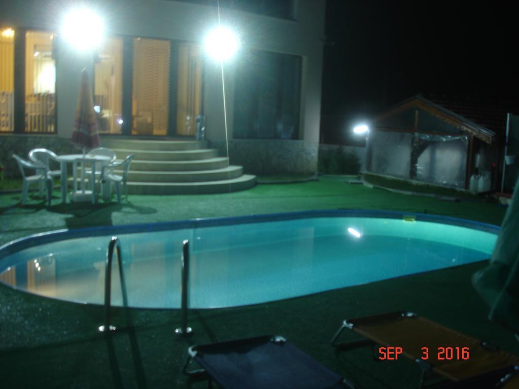 Guest House Camellia Berkovitsa Buitenkant foto