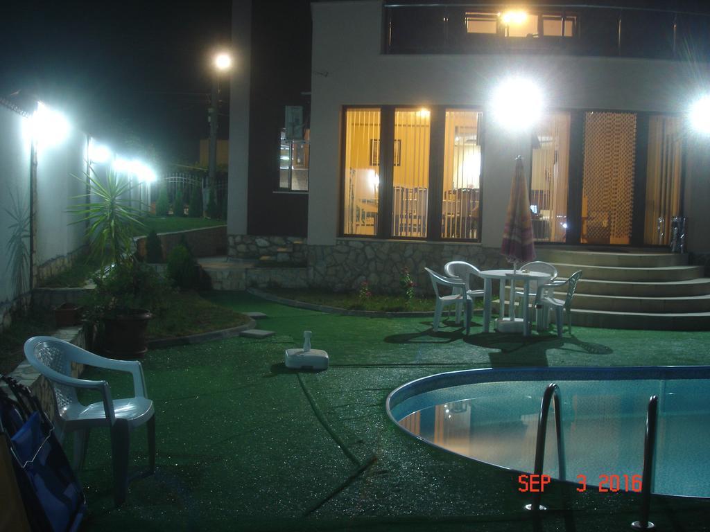 Guest House Camellia Berkovitsa Buitenkant foto