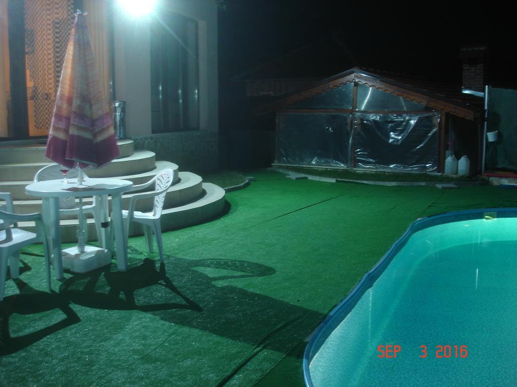 Guest House Camellia Berkovitsa Buitenkant foto