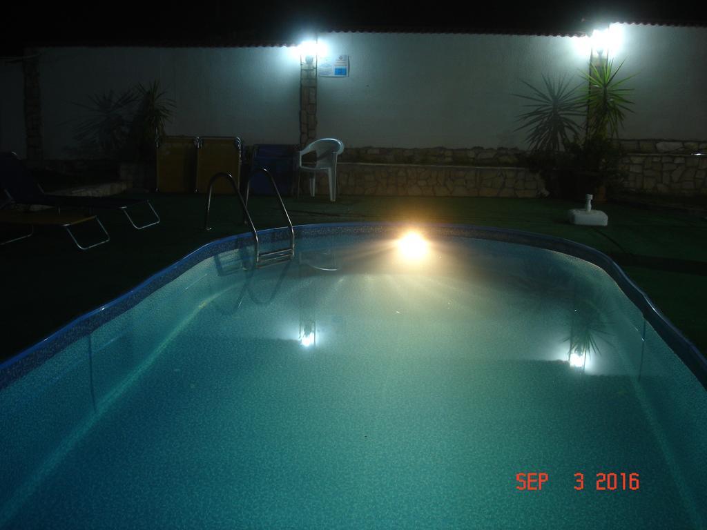 Guest House Camellia Berkovitsa Buitenkant foto