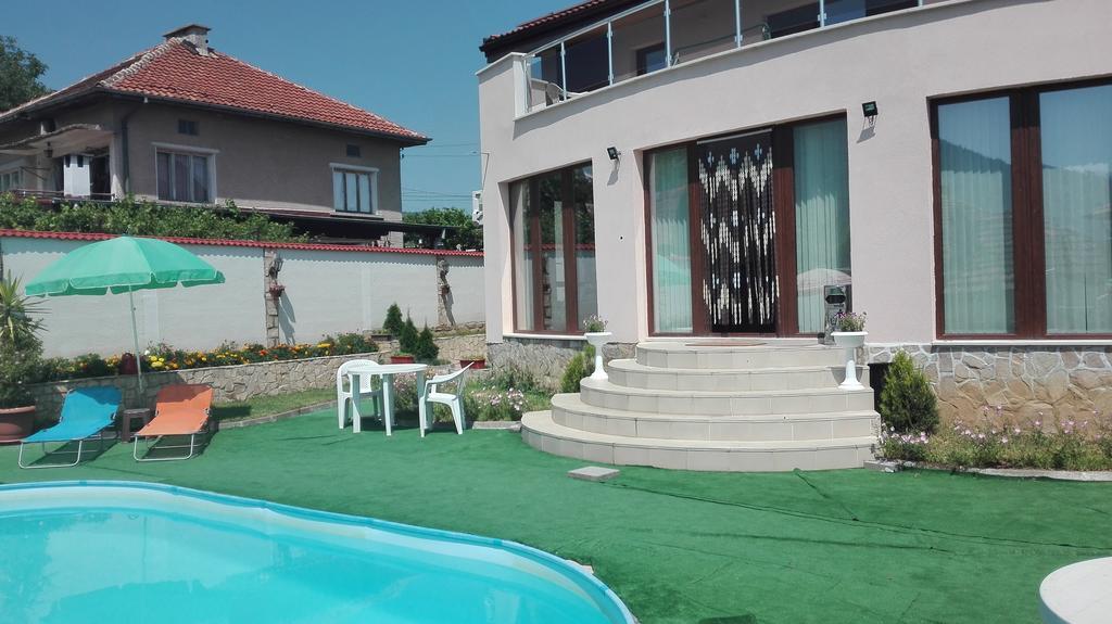 Guest House Camellia Berkovitsa Buitenkant foto