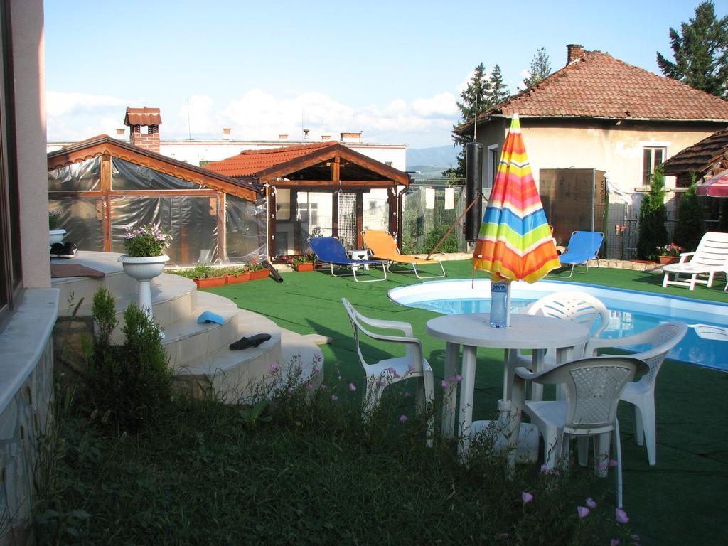 Guest House Camellia Berkovitsa Buitenkant foto