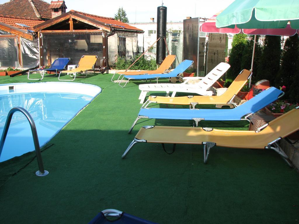 Guest House Camellia Berkovitsa Buitenkant foto