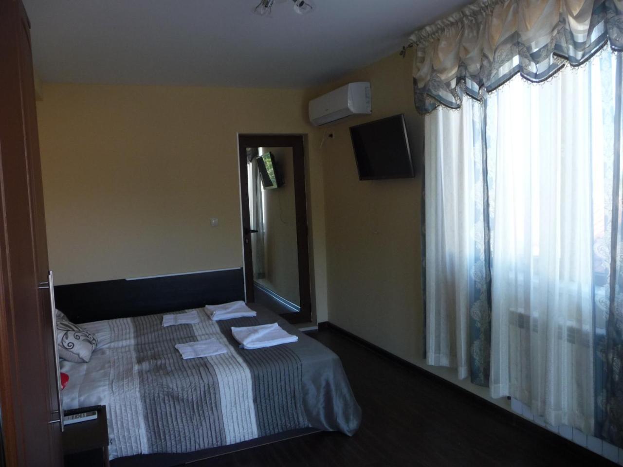 Guest House Camellia Berkovitsa Buitenkant foto
