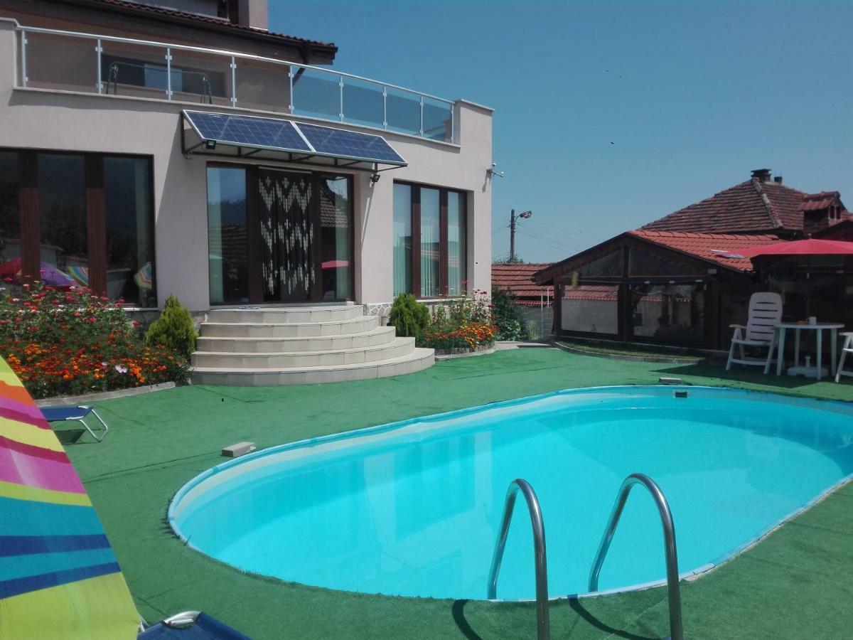 Guest House Camellia Berkovitsa Buitenkant foto